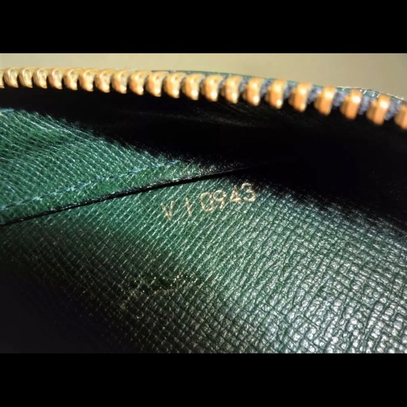 🍾25% OFF🍾 AUTH Louis Vuitton Taiga Green Orsay - Picture 4 of 8